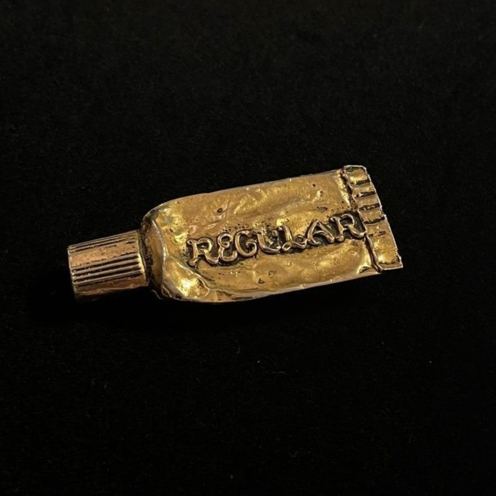 Novelty Signed Brooch - Picture 4 of 4